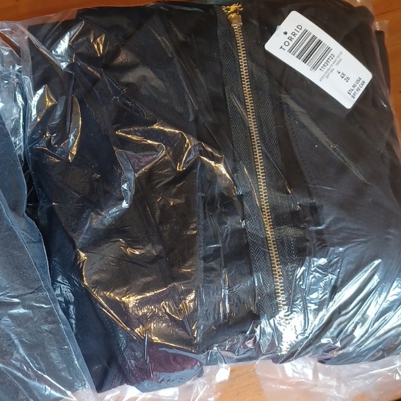 TORRID TOP & SKIRT SET - Picture 6 of 6